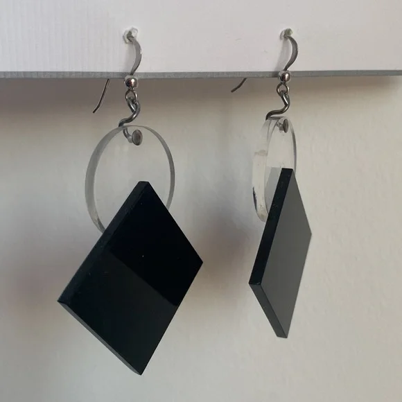 Geometric dangle earrings - Picture 3 of 6